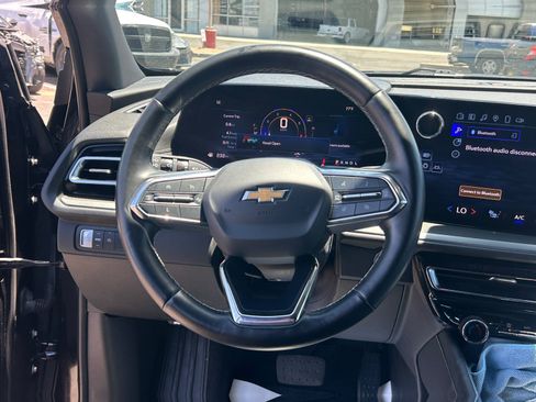 Used 2024 Chevrolet Traverse LT FWD image 9