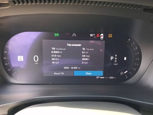 Used 2024 Volvo XC40 B5 Core AWD/4WD image 15