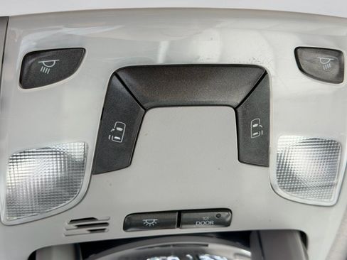 Used 2014 Toyota Sienna LE image 41