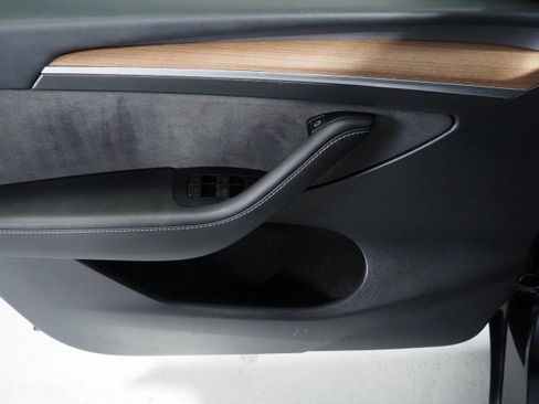 Used 2024 Tesla Model Y 2WD image 53