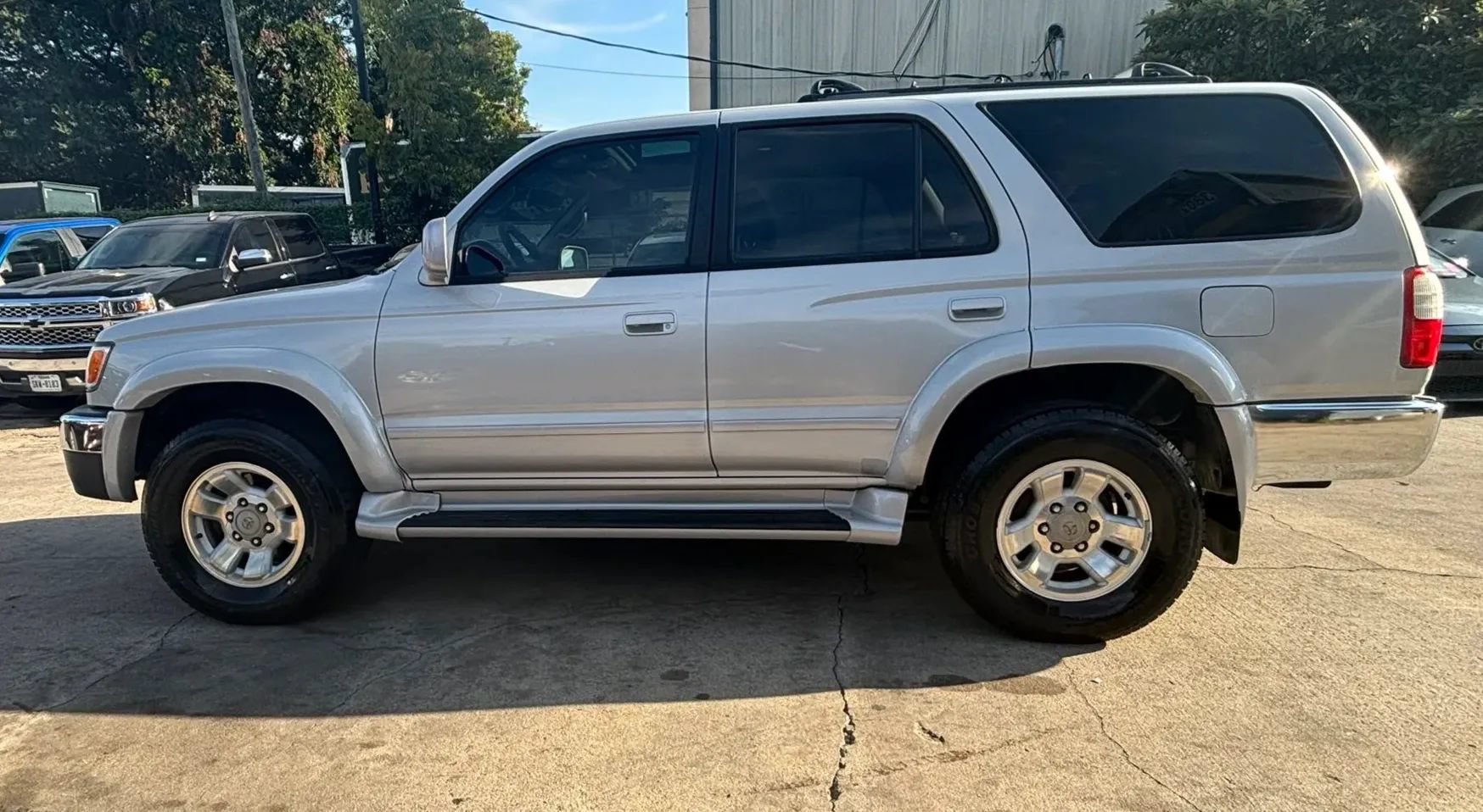 Used 2000 Toyota 4Runner SR5 RWD image 4