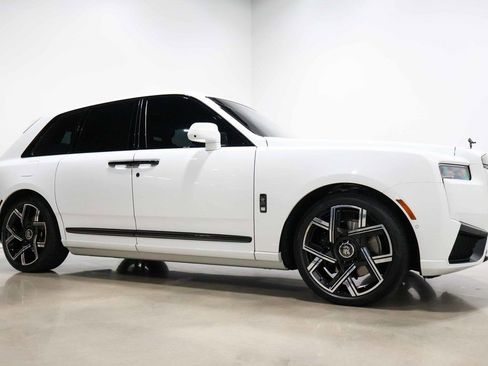 Used 2025 Rolls-Royce Cullinan Black Badge AWD/4WD image 76