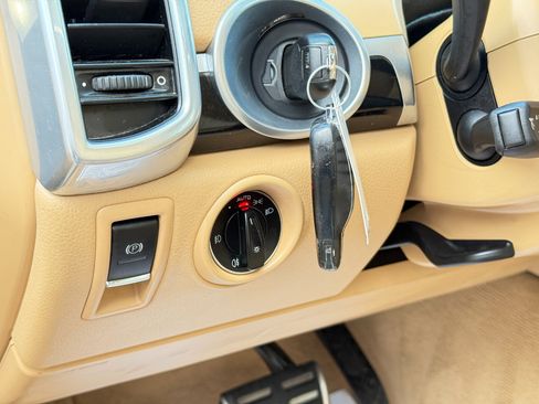 Used 2012 Porsche Cayenne image 20