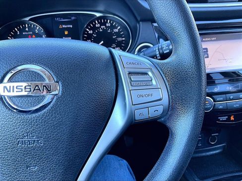 Used 2016 Nissan Rogue SV w/ SV Premium Package image 17