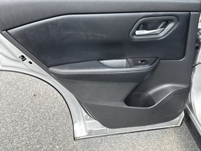 Used 2025 Nissan Rogue SV FWD image 22
