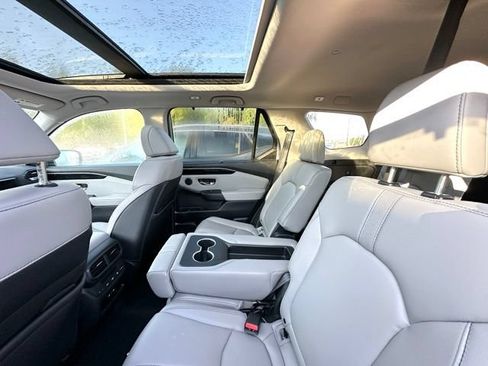 Used 2025 Honda Pilot Touring image 24