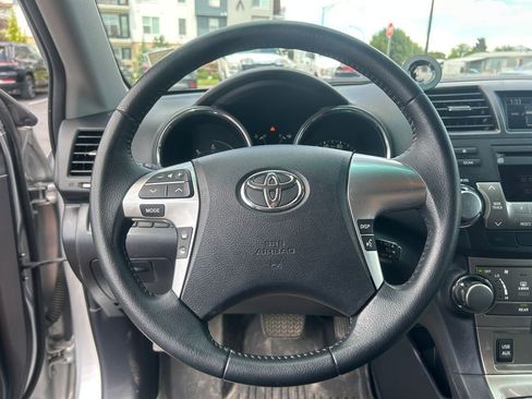 Used 2012 Toyota Highlander 4WD Hybrid w/ Leather Pkg image 22