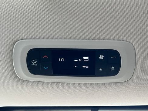 Used 2024 Chrysler Pacifica Touring-L FWD image 35