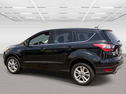 Used 2017 Ford Escape SE FWD image 3