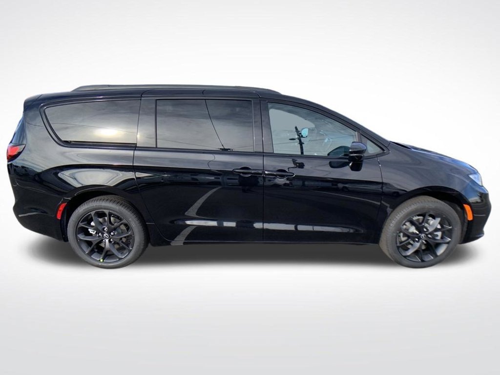 New 2026 Chrysler Pacifica Select w/ S Appearance Package AWD/4WD image 6