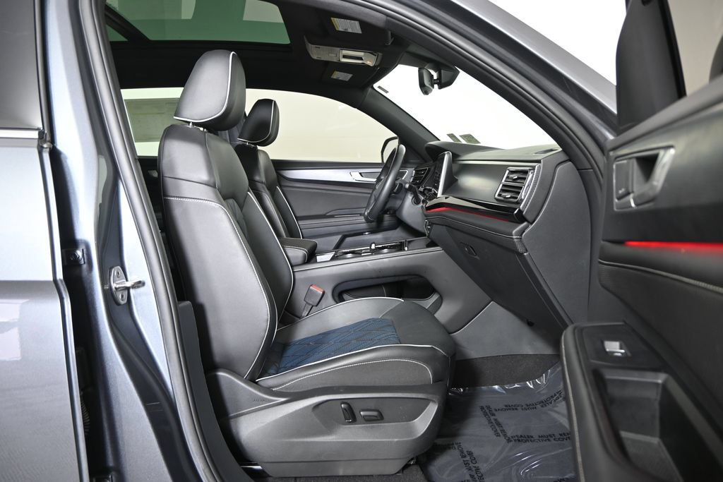 Used 2024 Volkswagen Atlas Cross Sport SEL Premium R-Line AWD/4WD image 13