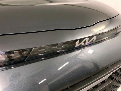 Certified 2025 Kia Soul LX w/ LX Technology Package FWD image 28