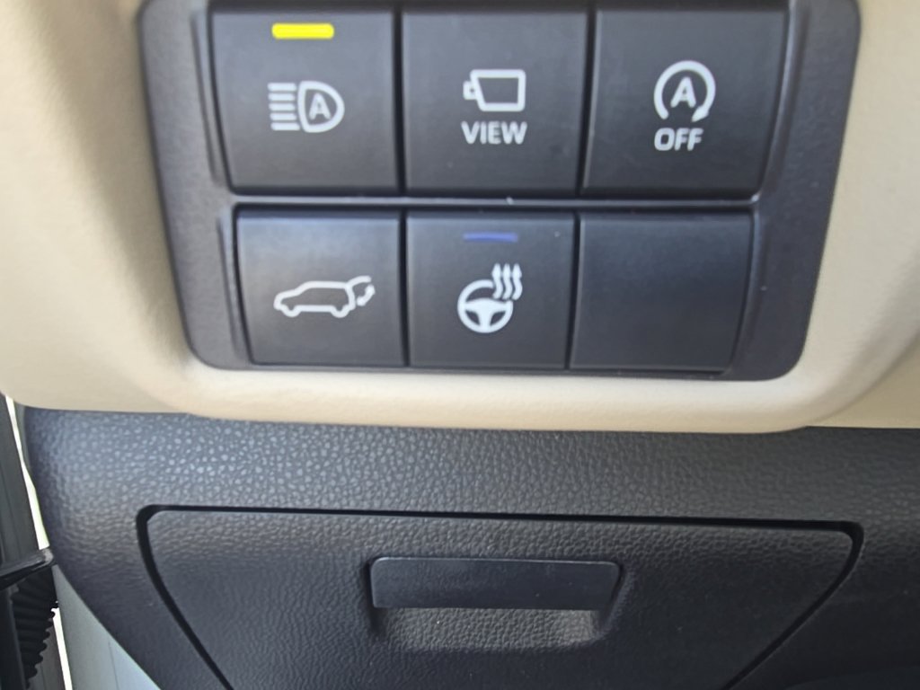 Used 2023 Toyota Highlander Platinum FWD image 21