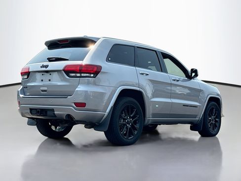 Used 2020 Jeep Grand Cherokee Altitude AWD/4WD image 2