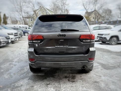 Used 2018 Jeep Grand Cherokee Altitude image 11
