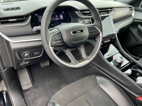 Used 2023 Jeep Grand Cherokee Altitude image 19