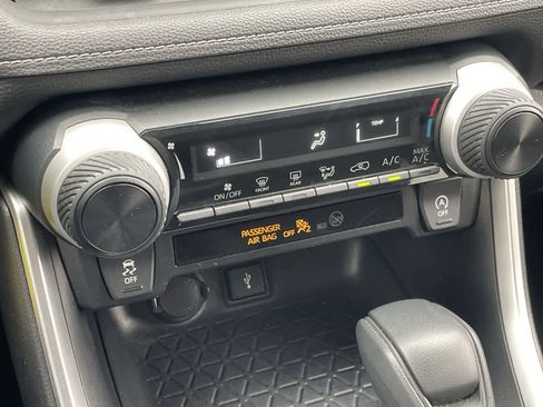 Used 2020 Toyota RAV4 LE w/ All Weather Liner Package AWD/4WD image 27