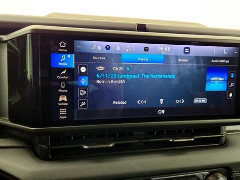 Used 2025 Jeep Wrangler Unlimited Sahara w/ Safety Group AWD/4WD image 18