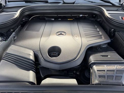 Used 2025 Mercedes-Benz GLS 450 4MATIC image 34