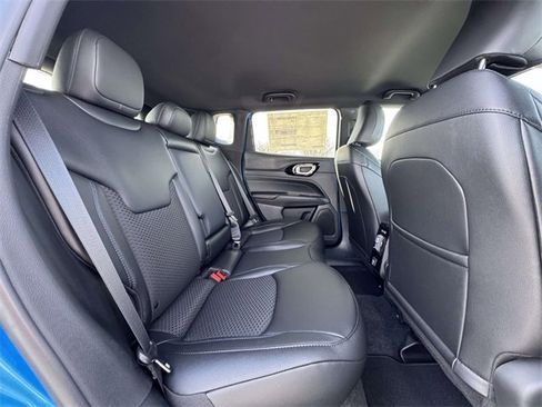 New 2026 Jeep Compass Latitude image 17