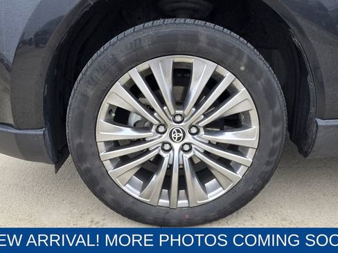 Used 2021 Toyota Venza Limited image 10