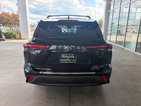 Used 2023 Toyota Highlander XLE AWD/4WD image 4