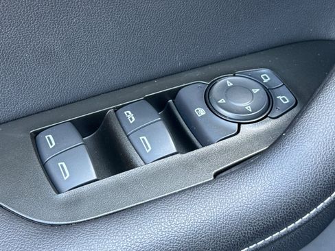 Used 2023 Chevrolet Blazer LT FWD image 13