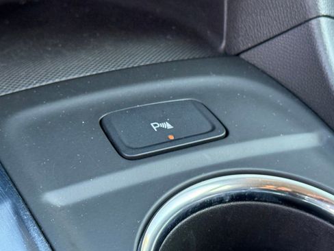 Used 2022 Chevrolet Equinox LT FWD image 35