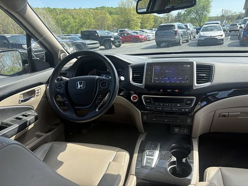 Used 2017 Honda Pilot Touring image 5