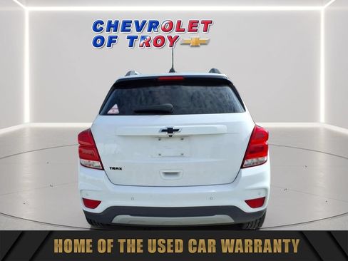 Used 2020 Chevrolet Trax LT w/ Sun & Sound Package FWD image 8