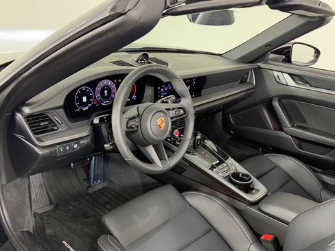 Used 2025 Porsche 911 Carrera image 4