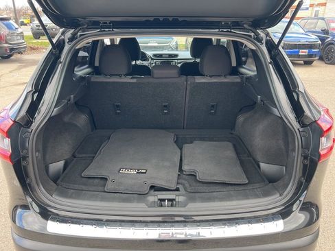 Used 2020 Nissan Rogue Sport SV w/ All-Weather Package image 11