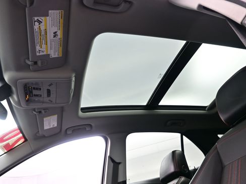 Used 2020 Chevrolet Equinox LT image 18