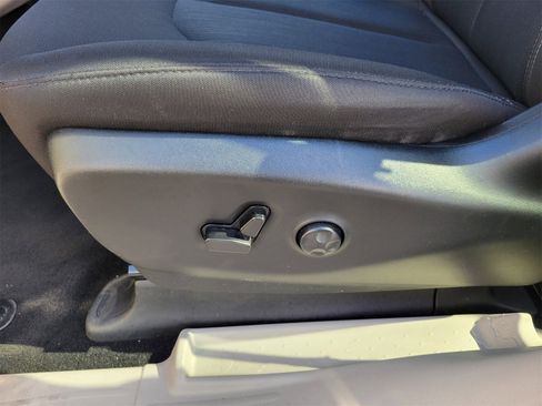 Used 2024 Chrysler Voyager LX image 16