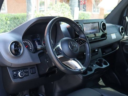 Used 2025 Mercedes-Benz Sprinter 2500 image 27