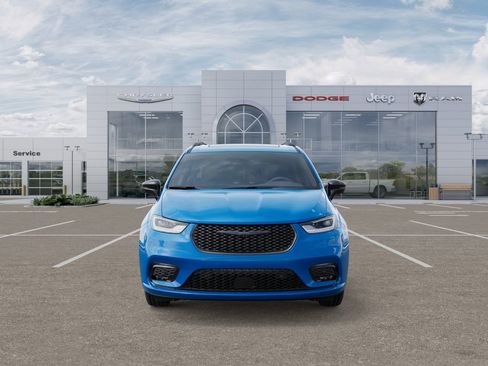 New 2026 Chrysler Pacifica Limited w/ S Appearance Package image 7