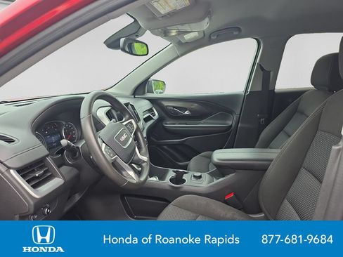 Used 2024 GMC Terrain SLE w/ Elevation Edition FWD image 10