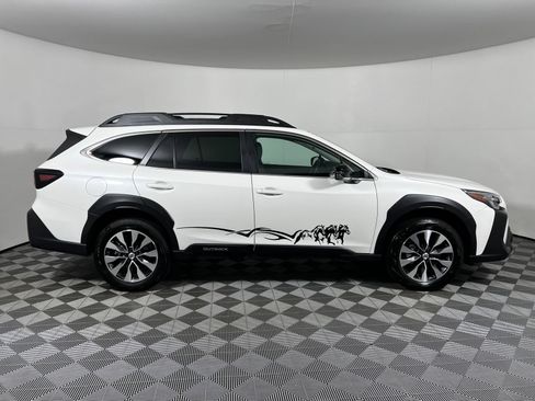 Used 2025 Subaru Outback Limited AWD/4WD image 4