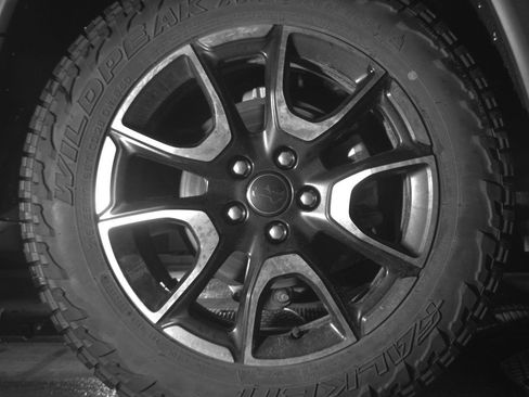 Used 2025 Jeep Compass Trailhawk image 15