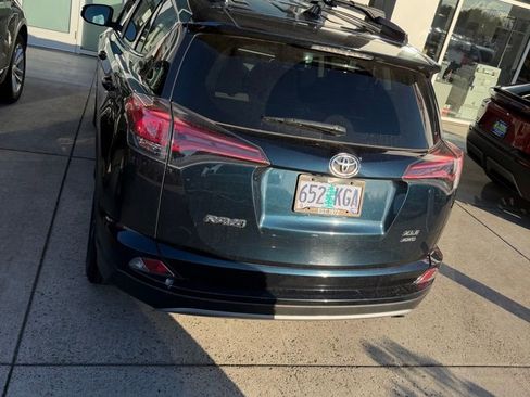 Used 2017 Toyota RAV4 XLE AWD/4WD image 3