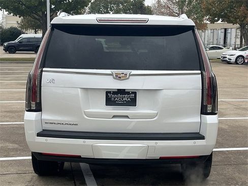 Used 2020 Cadillac Escalade Platinum image 5