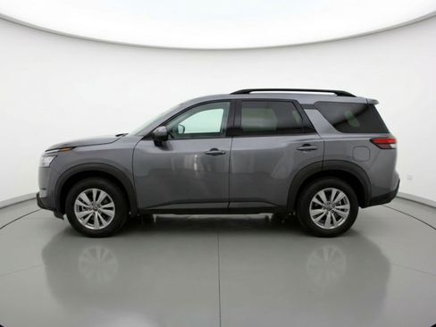 Used 2025 Nissan Pathfinder SV image 5