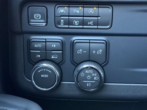 New 2026 Chevrolet Suburban High Country image 29