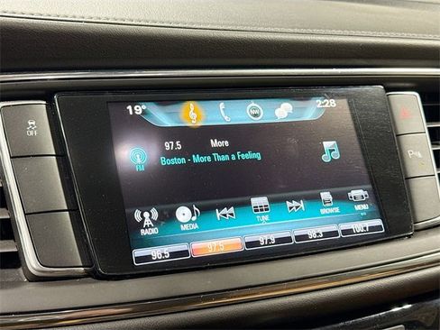 Used 2019 Buick Enclave Essence image 13