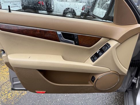 Used 2008 Mercedes-Benz C 300 Sedan image 21
