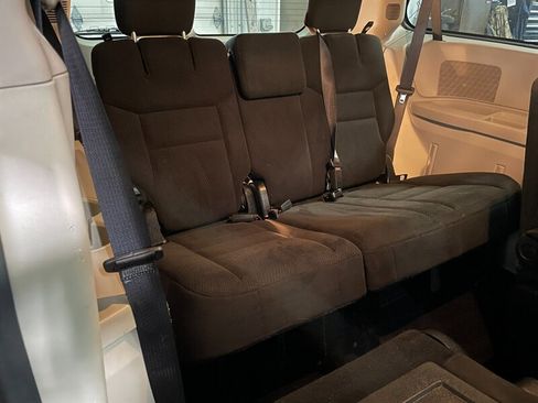 Used 2015 Dodge Grand Caravan SE image 21