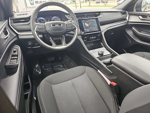 Certified 2025 Jeep Grand Cherokee L Laredo w/ Luxury Tech Group I AWD/4WD image 19