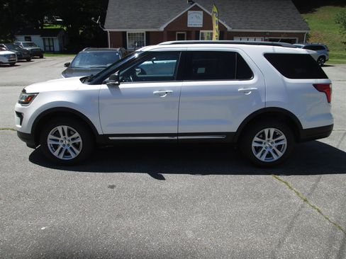 Used 2019 Ford Explorer XLT w/ Equipment Group 202A AWD/4WD image 1