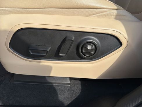 Used 2023 Jeep Grand Cherokee Limited w/ Black Appearance Package image 30