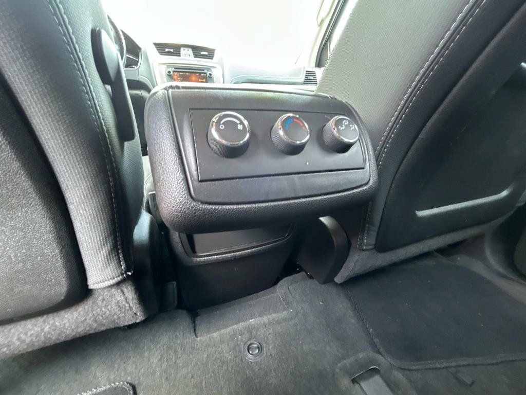 Used 2013 GMC Acadia SLE FWD image 14